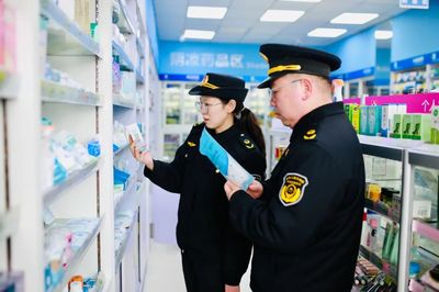 保障假期市場安全，他們用堅守詮釋最美“敬業?！薄浾障鄼C及器材銷售人員的默默奉獻